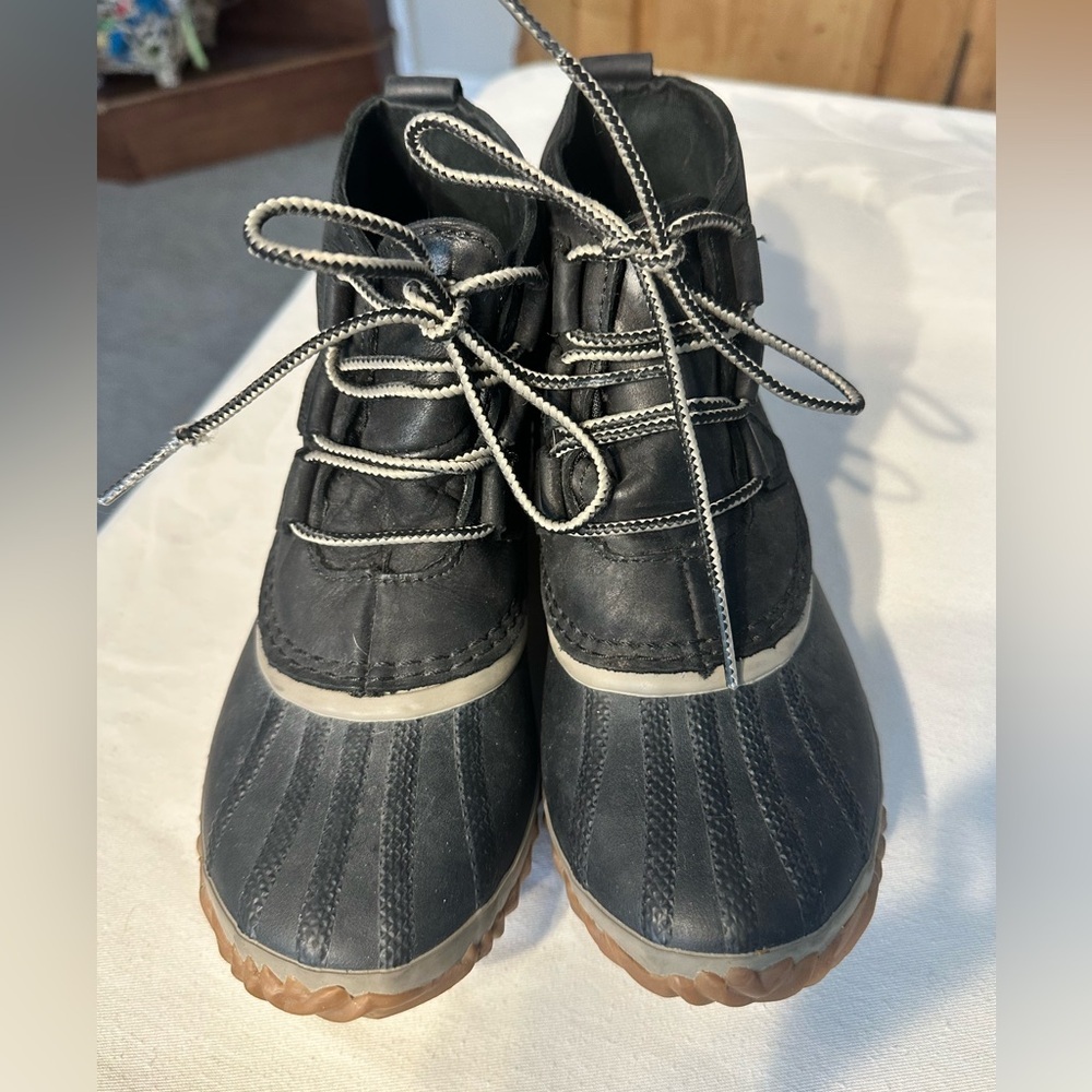 Sorel Out N About Waterproof Black Duck Boots Sz 7